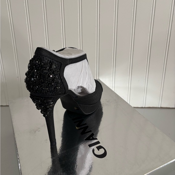 Gianni Bini Black Beaded T-Strap Platform Pump - Picture 2 of 6